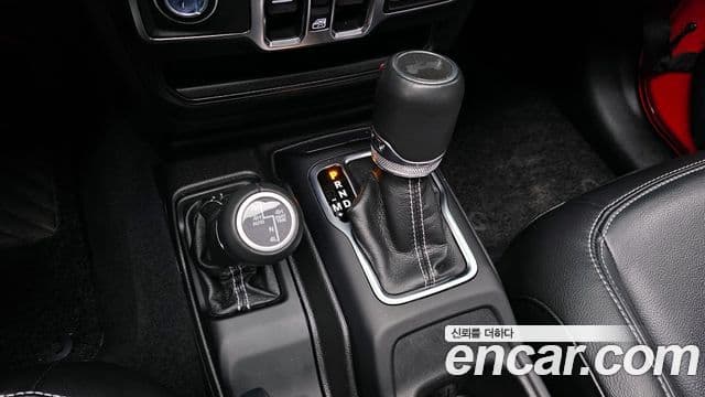 Jeep Wrangler 2022 — Şəkil 9/20