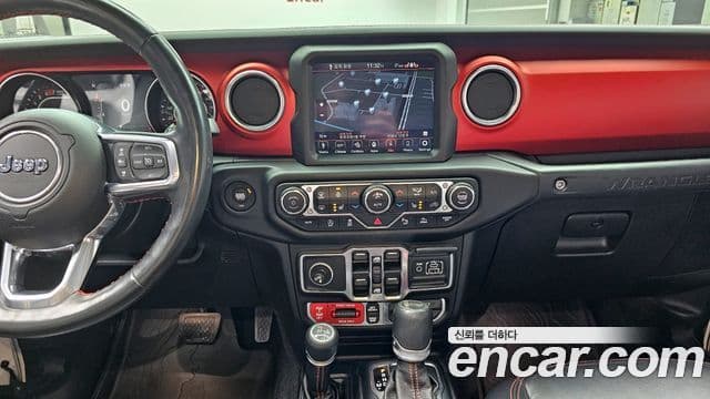 Jeep Wrangler 2021 — фото 18 из 20