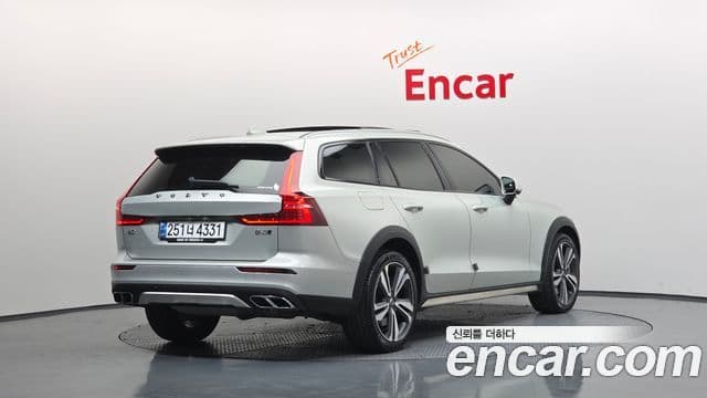 Volvo V60 Cross Country 2020 — Photo 7/20