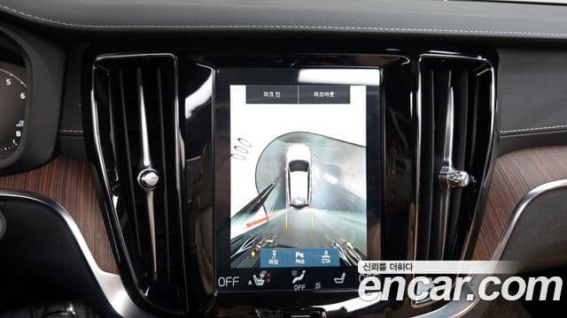 Volvo V60 Cross Country 2020 — Photo 2/20