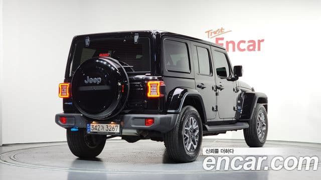 Jeep Wrangler 2022 — ფოტო 2/20