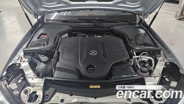 Mercedes-Benz E-Class 2023 — ფოტო 20/20