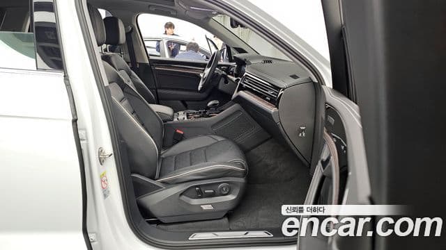Volkswagen Touareg 2025 — ფოტო 11/20
