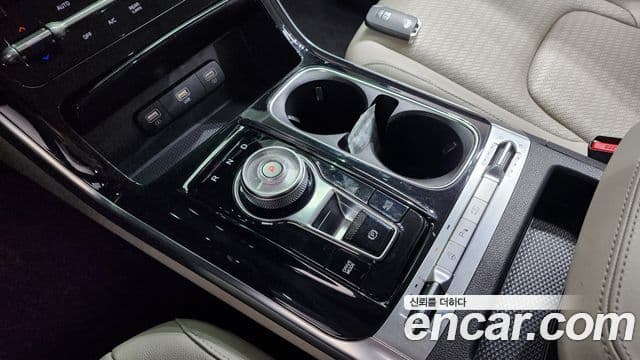Kia Carnival 2021 — ფოტო 9/20
