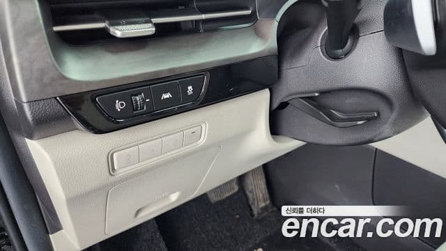 Kia Carnival 2021 — ფოტო 14/20