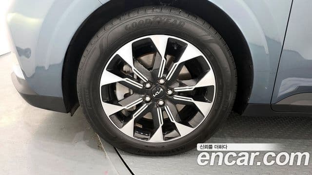 Kia Carnival 2022 — фото 5 из 20