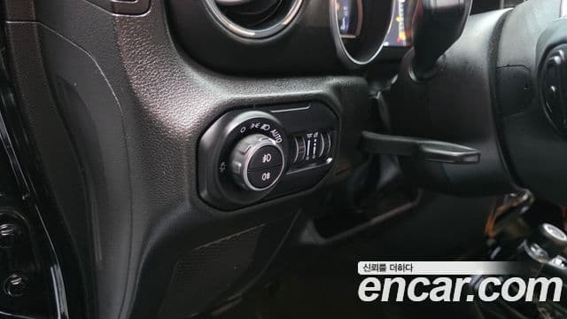 Jeep Wrangler 2022 — фото 14 из 20