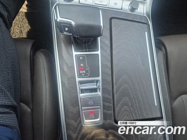 Audi A6 2022 — ფოტო 14/20