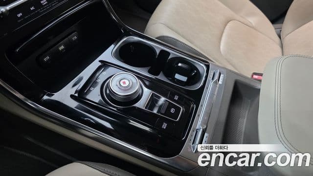 Kia Carnival 2021 — фото 9 из 20