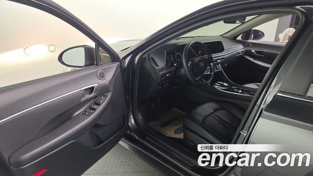 Hyundai Sonata 2021 — ფოტო 11/20