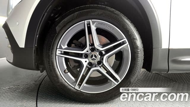 Mercedes-Benz GLB-Class 2021 — Фото 5/20