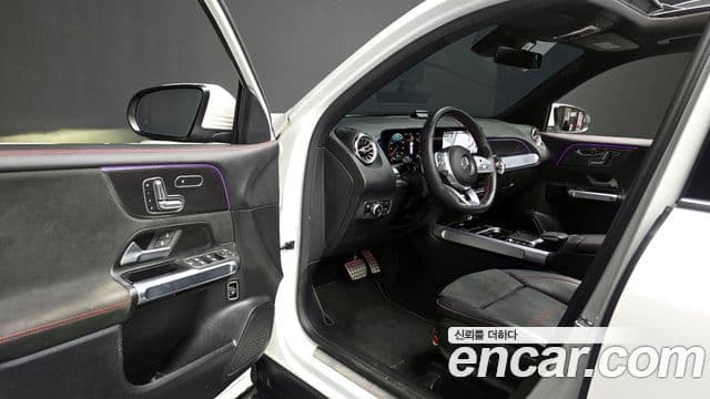 Mercedes-Benz GLB-Class 2021 — Фото 11/20