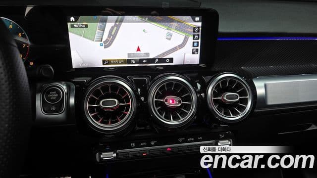 Mercedes-Benz GLB-Class 2021 — Фото 14/20