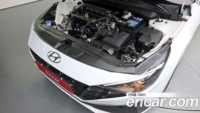 Hyundai The New Avante Hybrid 2022 — Photo 2/20
