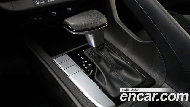 Hyundai The New Avante Hybrid 2022 — Photo 5/20