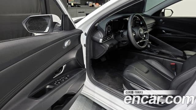 Hyundai The New Avante Hybrid 2022 — Photo 18/20