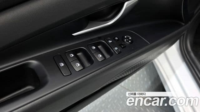 Hyundai The New Avante Hybrid 2022 — Photo 3/20
