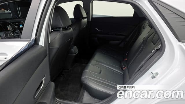 Hyundai The New Avante Hybrid 2022 — Photo 10/20
