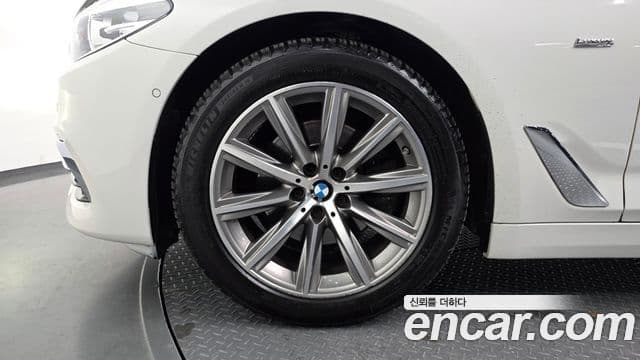 BMW 5 Series 2018 — фото 4 из 20