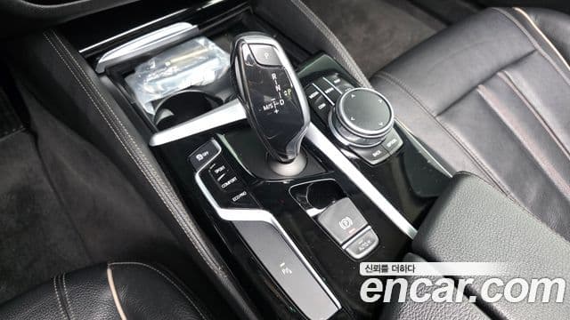 BMW 5 Series 2018 — фото 8 из 20