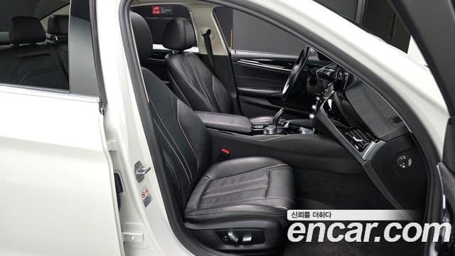BMW 5 Series 2018 — ფოტო 9/20