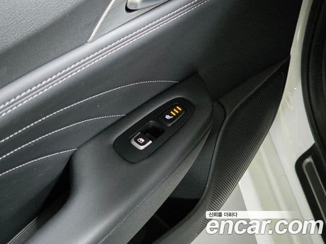 Kia Stinger 2022 — ფოტო 18/20