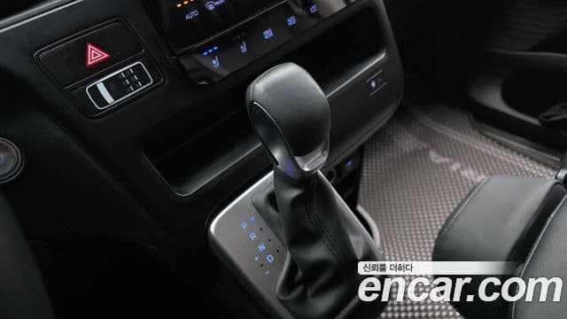 Hyundai Staria 2025 — ფოტო 9/20