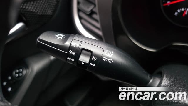Kia Seltos 2020 — ფოტო 17/20
