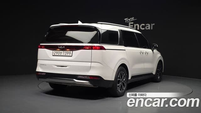 Kia Carnival 2023 — ფოტო 2/20