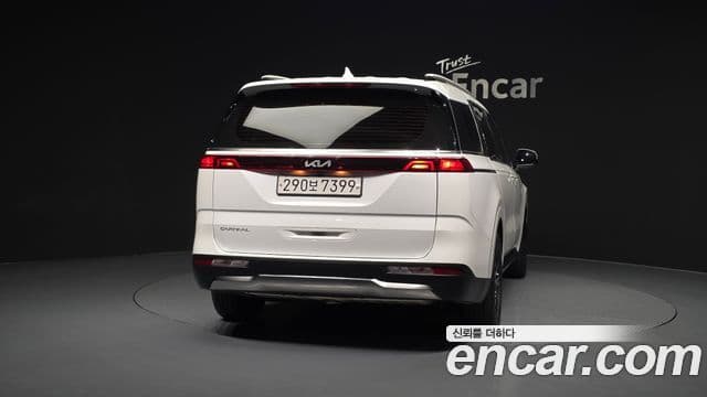 Kia Carnival 2023 — ფოტო 4/20
