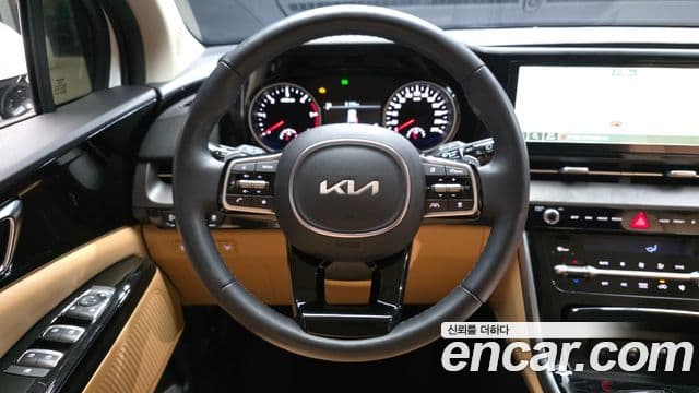 Kia Carnival 2023 — ფოტო 13/20