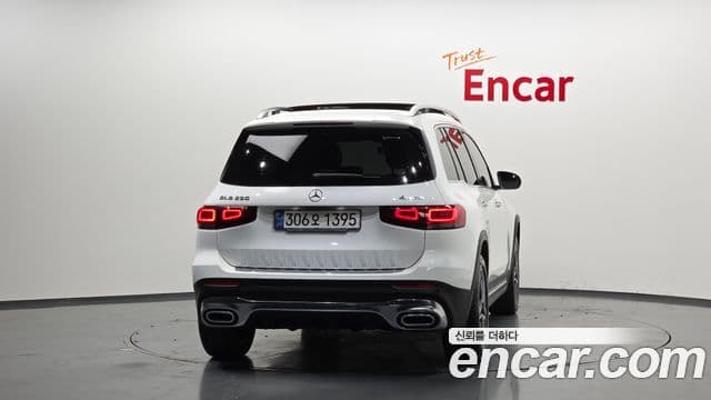 Mercedes-Benz GLB-Class 2021 — Şəkil 4/20