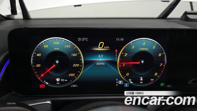 Mercedes-Benz GLB-Class 2021 — Şəkil 8/20
