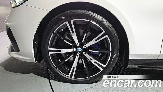 BMW 5 Series 2025 — Photo 2/20