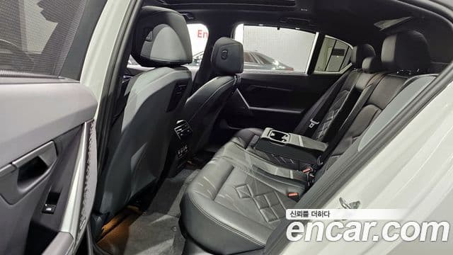 BMW 5 Series 2025 — Photo 10/20