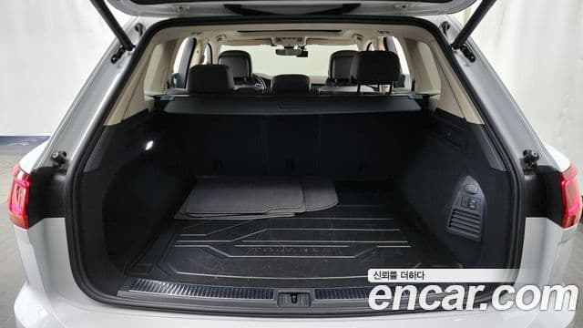 Volkswagen Touareg 2023 — Şəkil 19/20