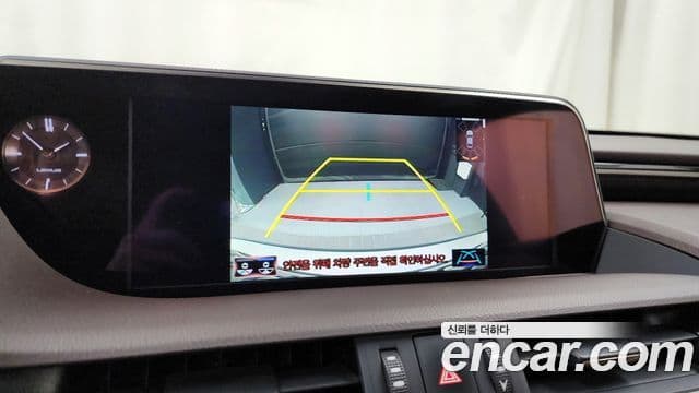 Lexus ES300h 2018 — ფოტო 15/20