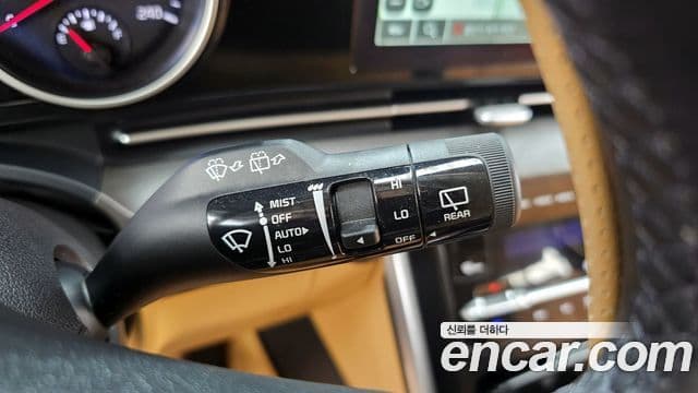 Kia Carnival 2021 — Şəkil 18/20