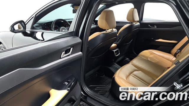 Kia K5 2021 — фото 12 из 20