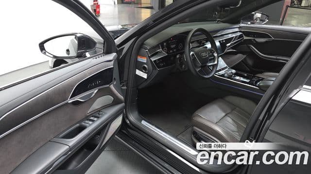 Audi A8 2023 — фото 10 из 20