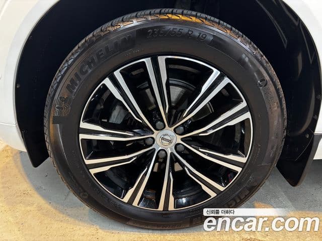 Volvo XC60 2022 — фото 5 из 18
