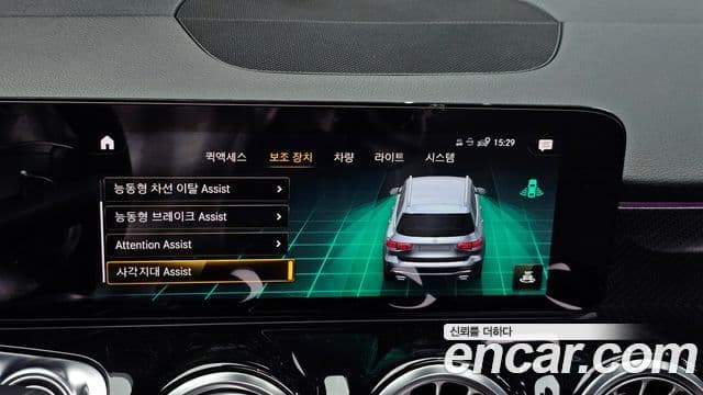 Mercedes-Benz GLB-Class 2021 — ფოტო 16/20