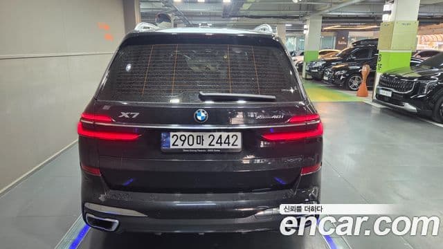 BMW X7 2023 — ფოტო 5/20
