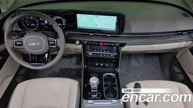 Kia Carnival 2022 — ფოტო 7/20