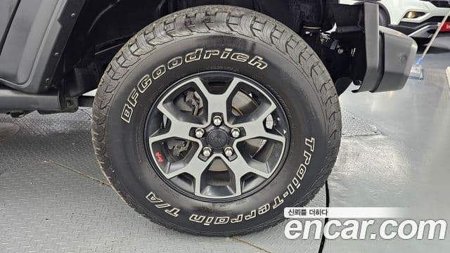 Jeep Wrangler 2019 — Şəkil 13/20