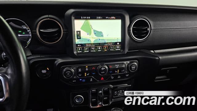 Jeep Wrangler 2021 — ფოტო 19/20