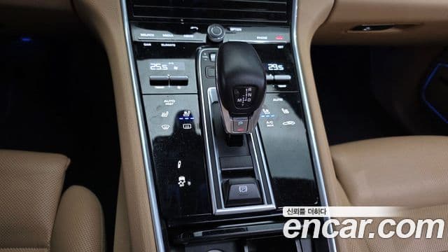 Porsche Panamera 2018 — ფოტო 9/20