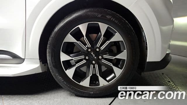 Kia Carnival 2021 — ფოტო 5/20