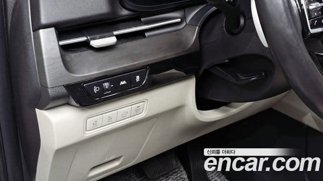 Kia Carnival 2021 — ფოტო 16/20