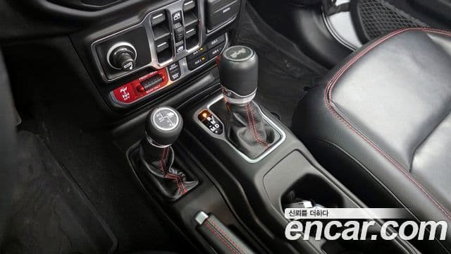 Jeep Wrangler 2021 — Şəkil 9/20